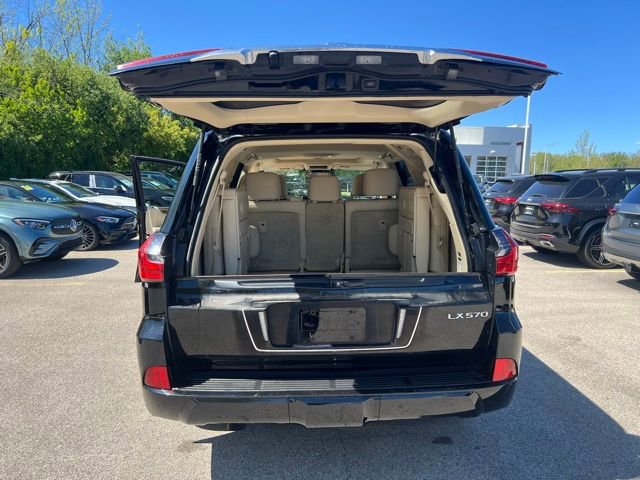 Used 2020 Lexus LX 570 4WD w/ Luxury Package image 17