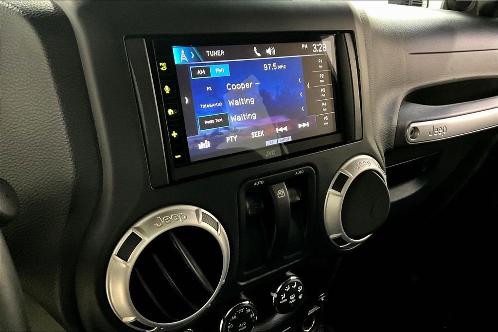 Used 2013 Jeep Wrangler Rubicon w/ PWR Convenience Group image 10