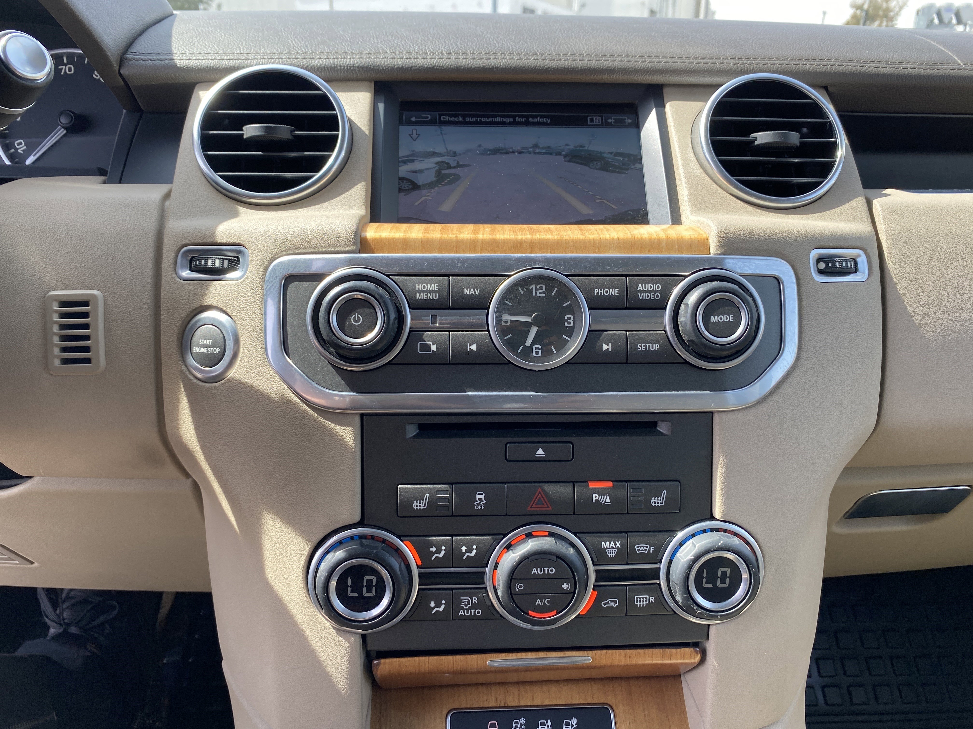 Used 2014 Land Rover LR4 HSE image 14