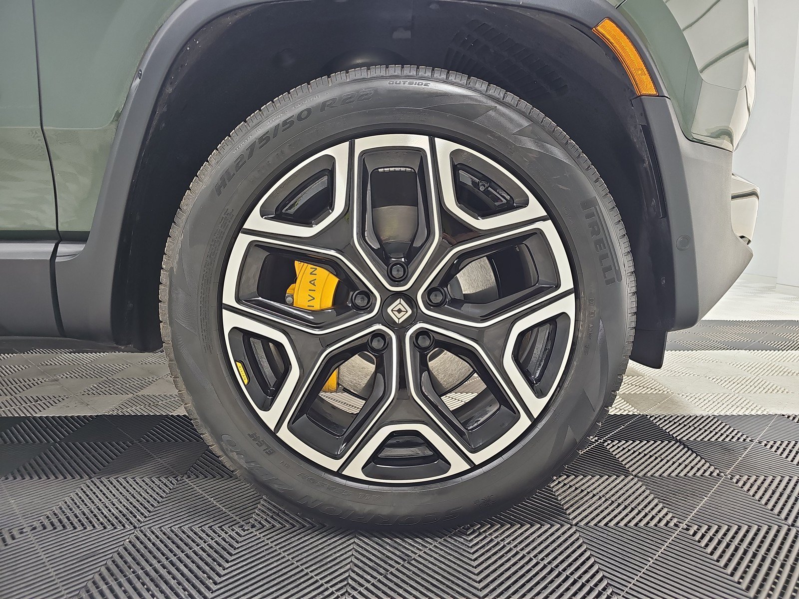Used 2024 Rivian R1S Adventure AWD/4WD image 11