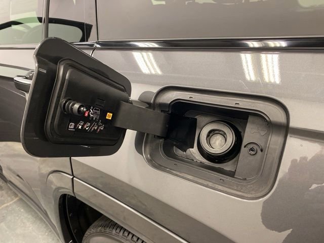 Used 2022 Jeep Grand Cherokee Overland w/ Luxury Tech Group IV image 33