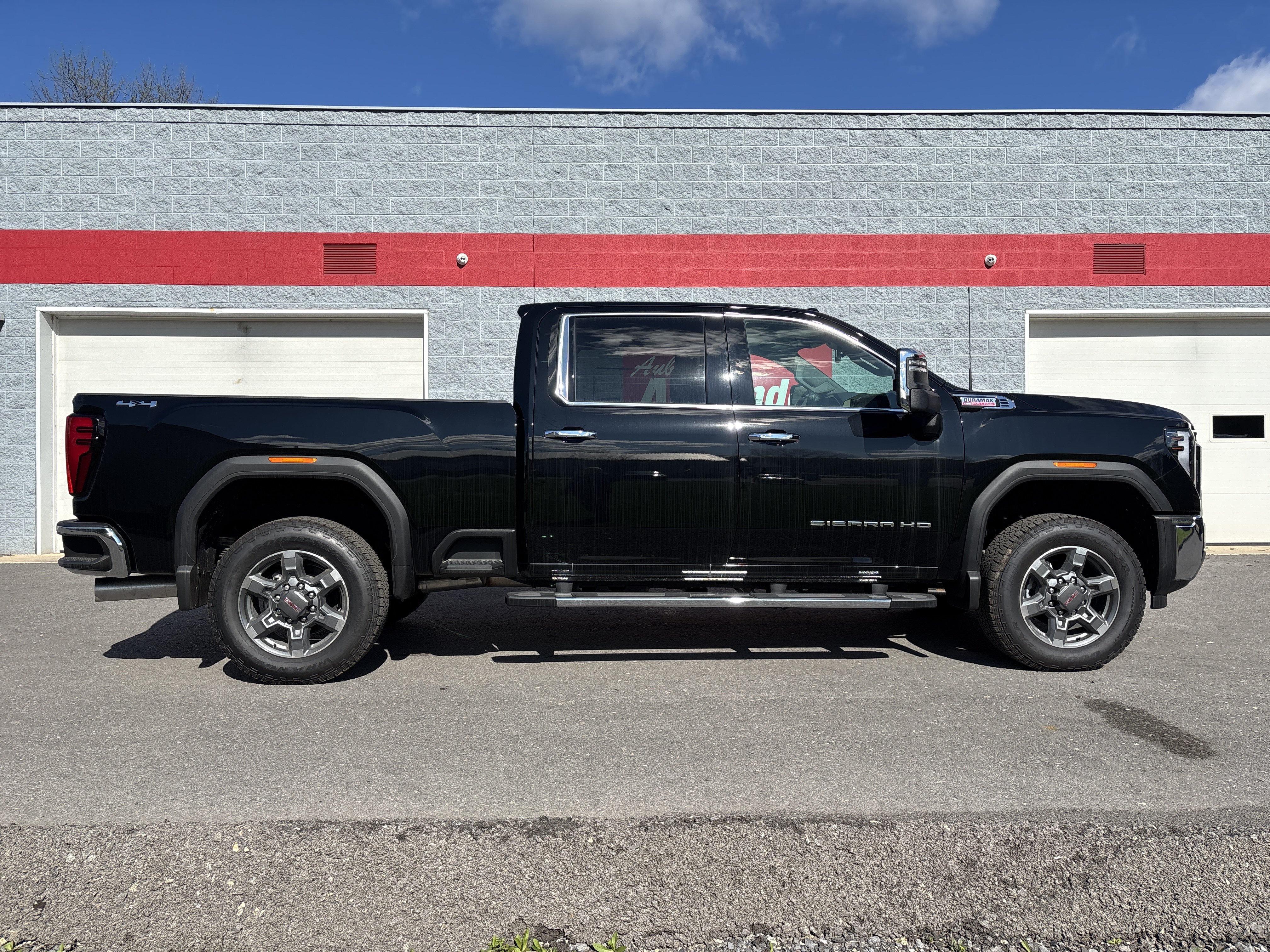 Used 2026 GMC Sierra 2500 SLT w/ SLT Convenience Package AWD/4WD image 2
