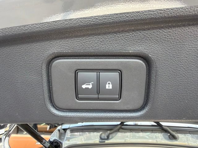 Used 2025 Nissan Pathfinder Platinum AWD/4WD image 35
