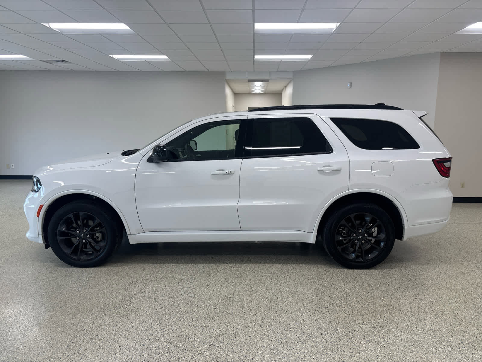 Used 2024 Dodge Durango SXT w/ SXT Blacktop Group AWD/4WD image 10