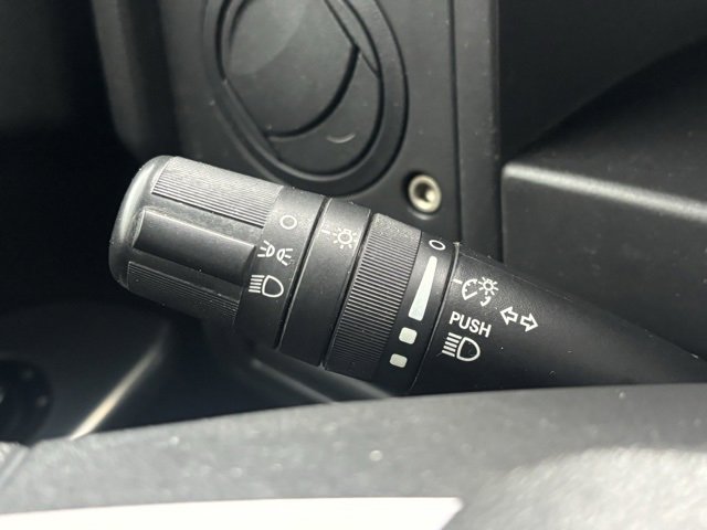 Used 2009 Jeep Commander Sport image 21