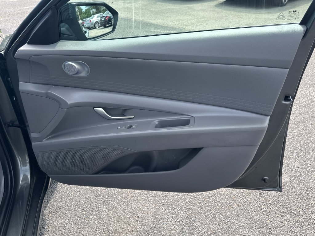 Used 2024 Hyundai Elantra SE FWD image 19