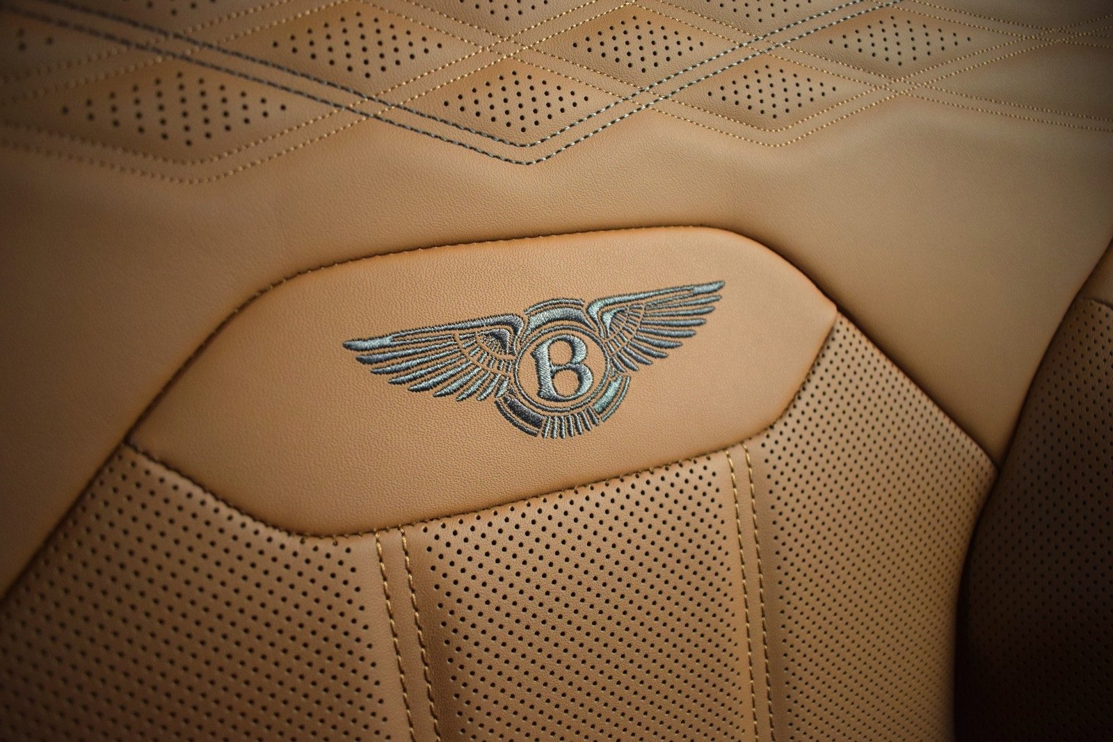 New 2025 Bentley Bentayga image 38