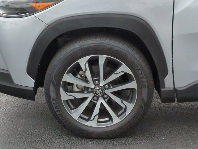 Used 2025 Toyota Corolla Cross XLE AWD/4WD image 7