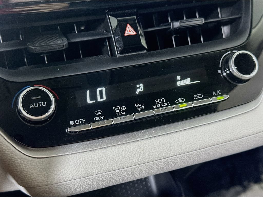 Used 2020 Toyota Corolla LE FWD image 28