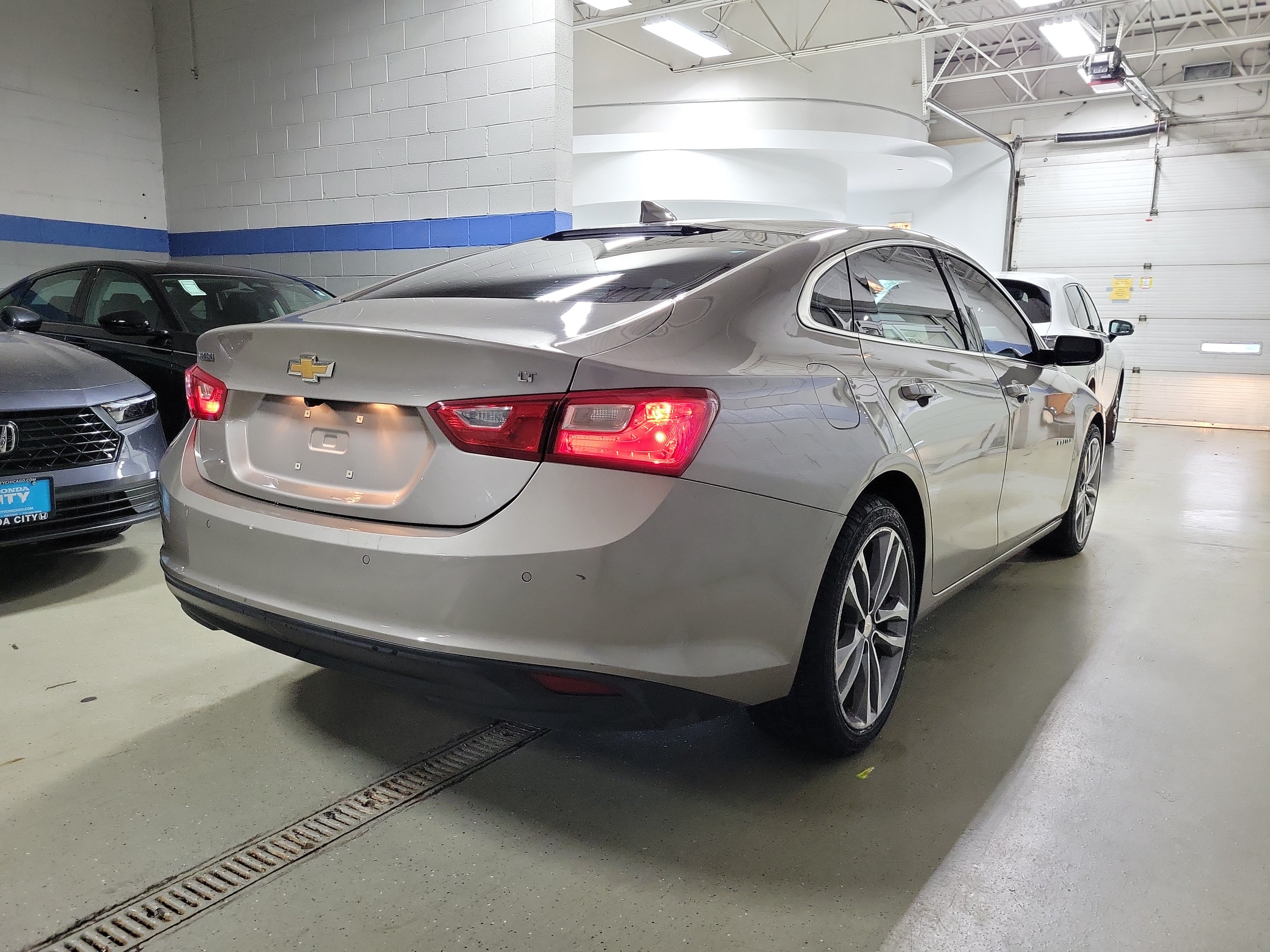 Used 2023 Chevrolet Malibu LT w/ Driver Confidence Package FWD image 4