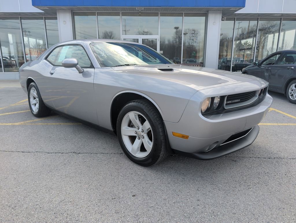 Used 2014 Dodge Challenger SXT image 1