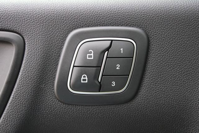 Used 2022 Ford Escape Titanium image 4