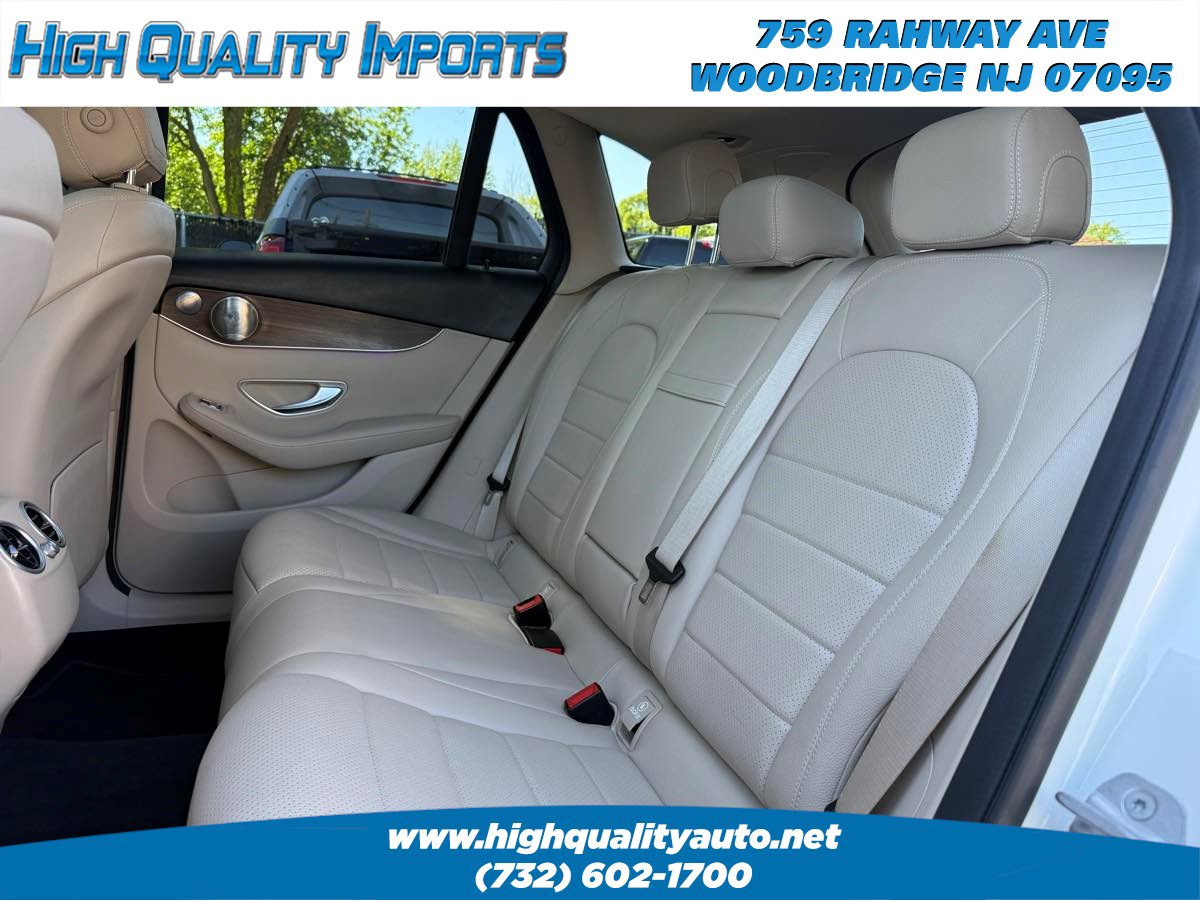 Used 2021 Mercedes-Benz GLC 300 4MATIC w/ Multimedia Package image 17