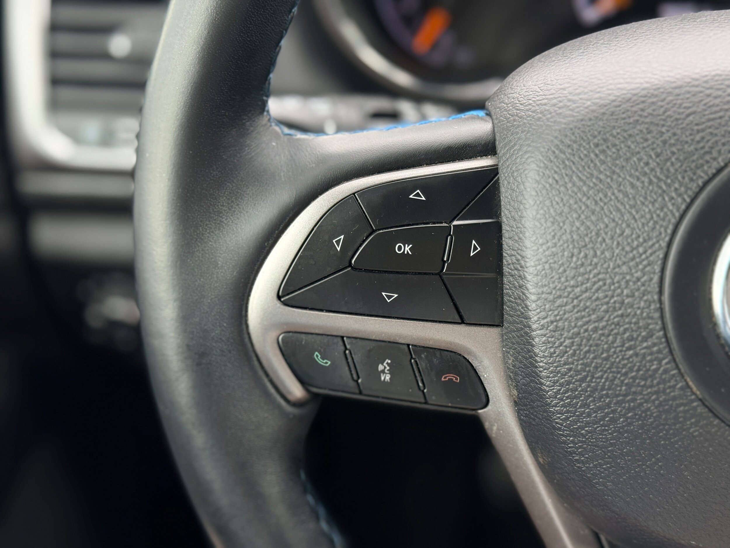 Used 2019 Jeep Grand Cherokee Laredo AWD/4WD image 14