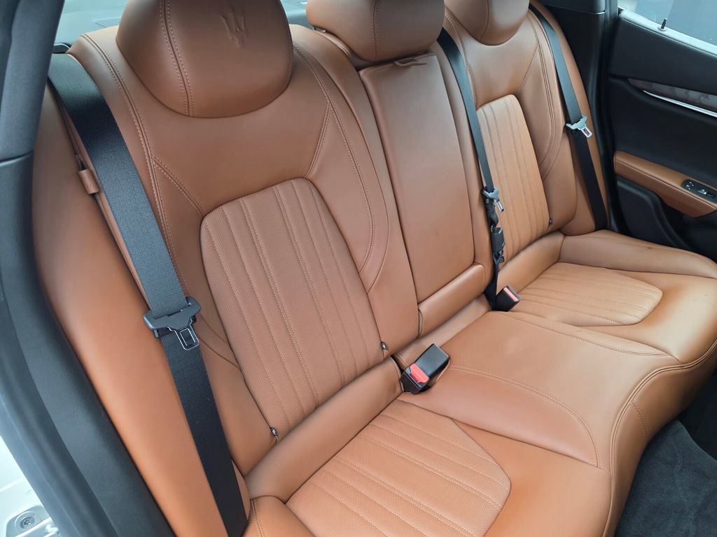 Used 2018 Maserati Ghibli S GranLusso RWD image 28