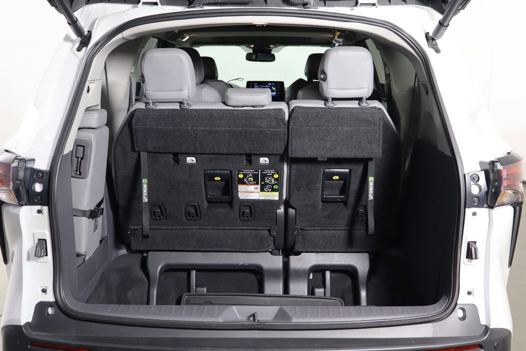 Used 2024 Toyota Sienna XLE image 18