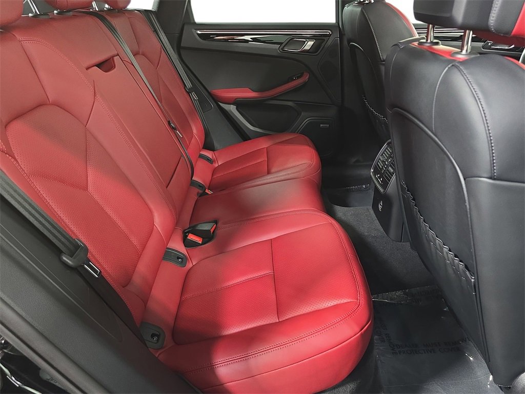 Used 2025 Porsche Macan image 26