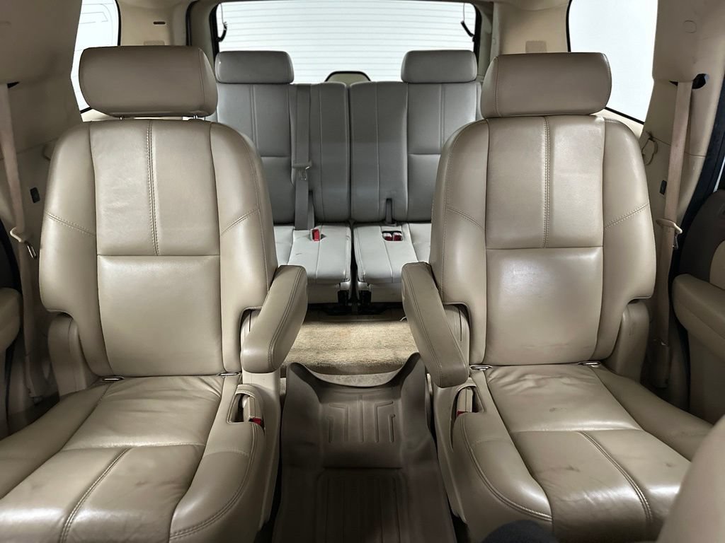 Used 2007 GMC Yukon SLT w/ SLT Preferred Equipment Group AWD/4WD image 16