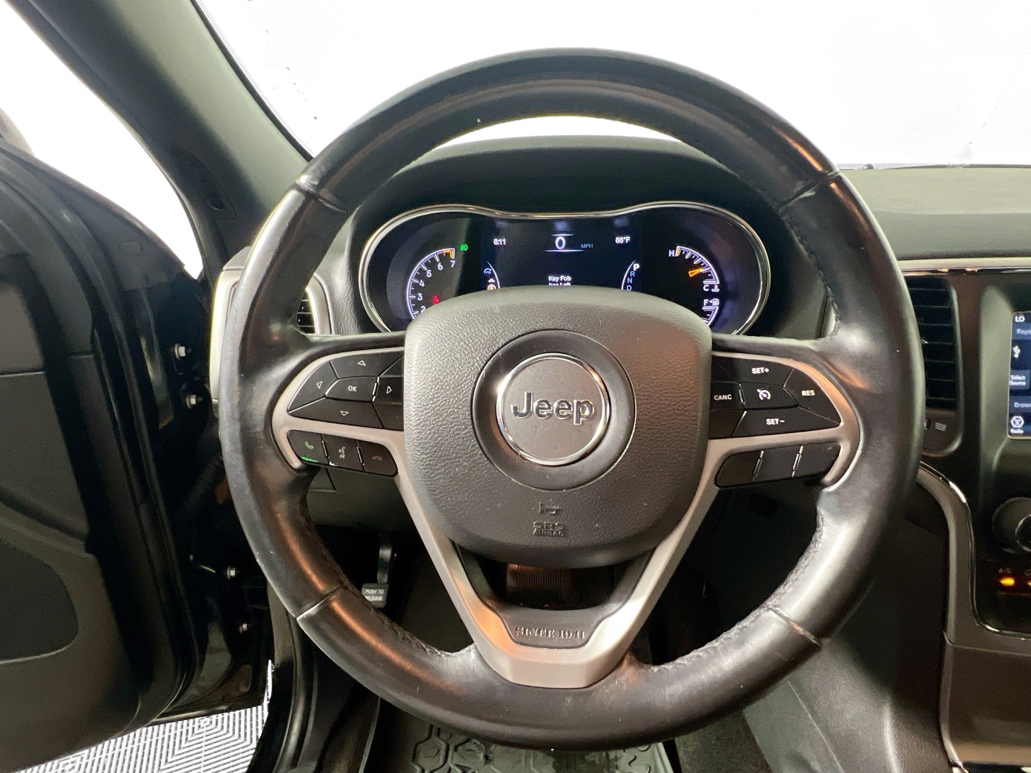 Used 2019 Jeep Grand Cherokee Laredo AWD/4WD image 17