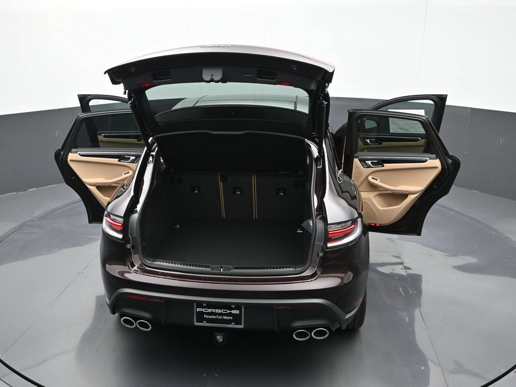 Certified 2026 Porsche Macan AWD/4WD image 33