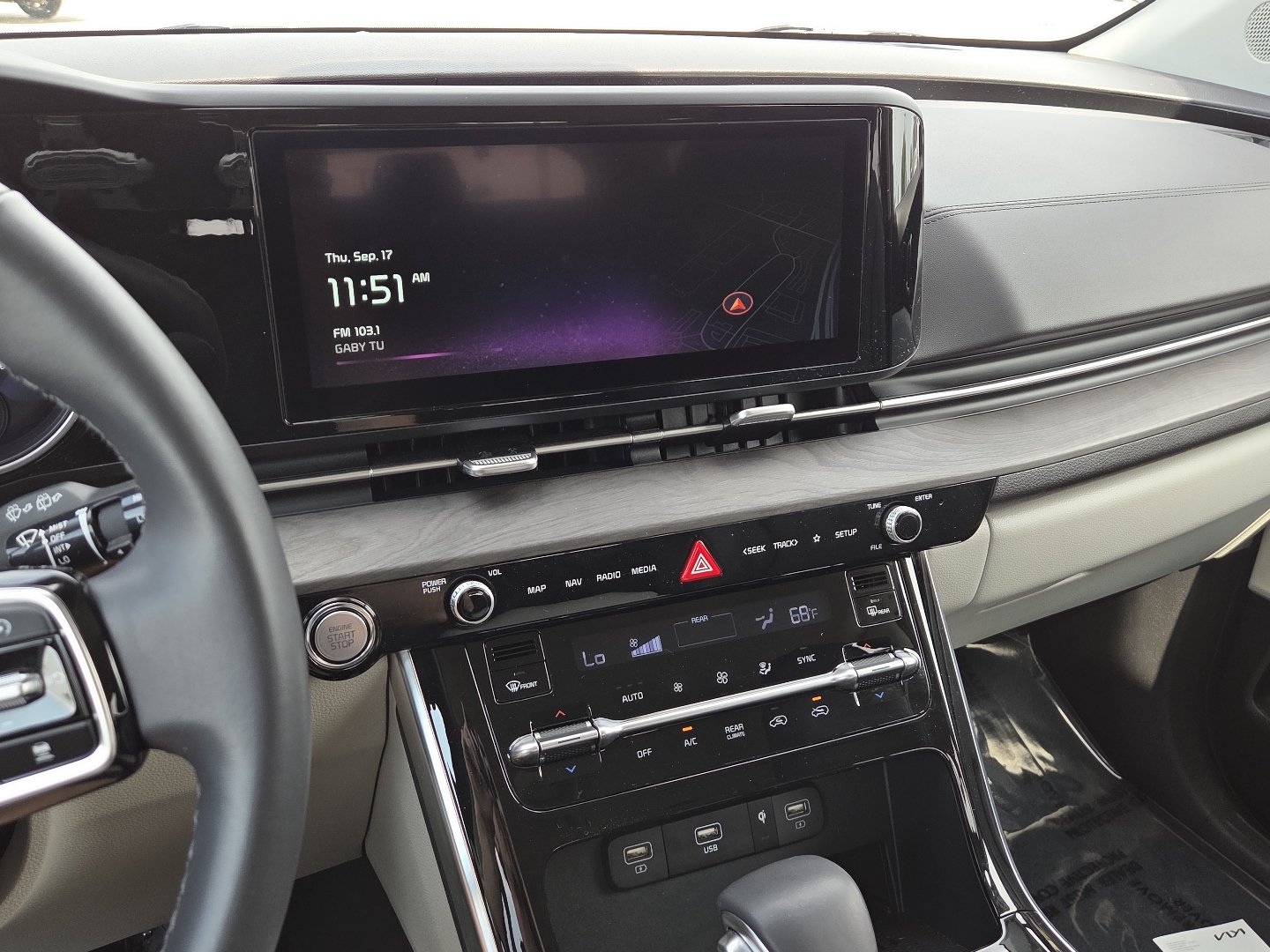 Used 2024 Kia Carnival EX FWD image 26