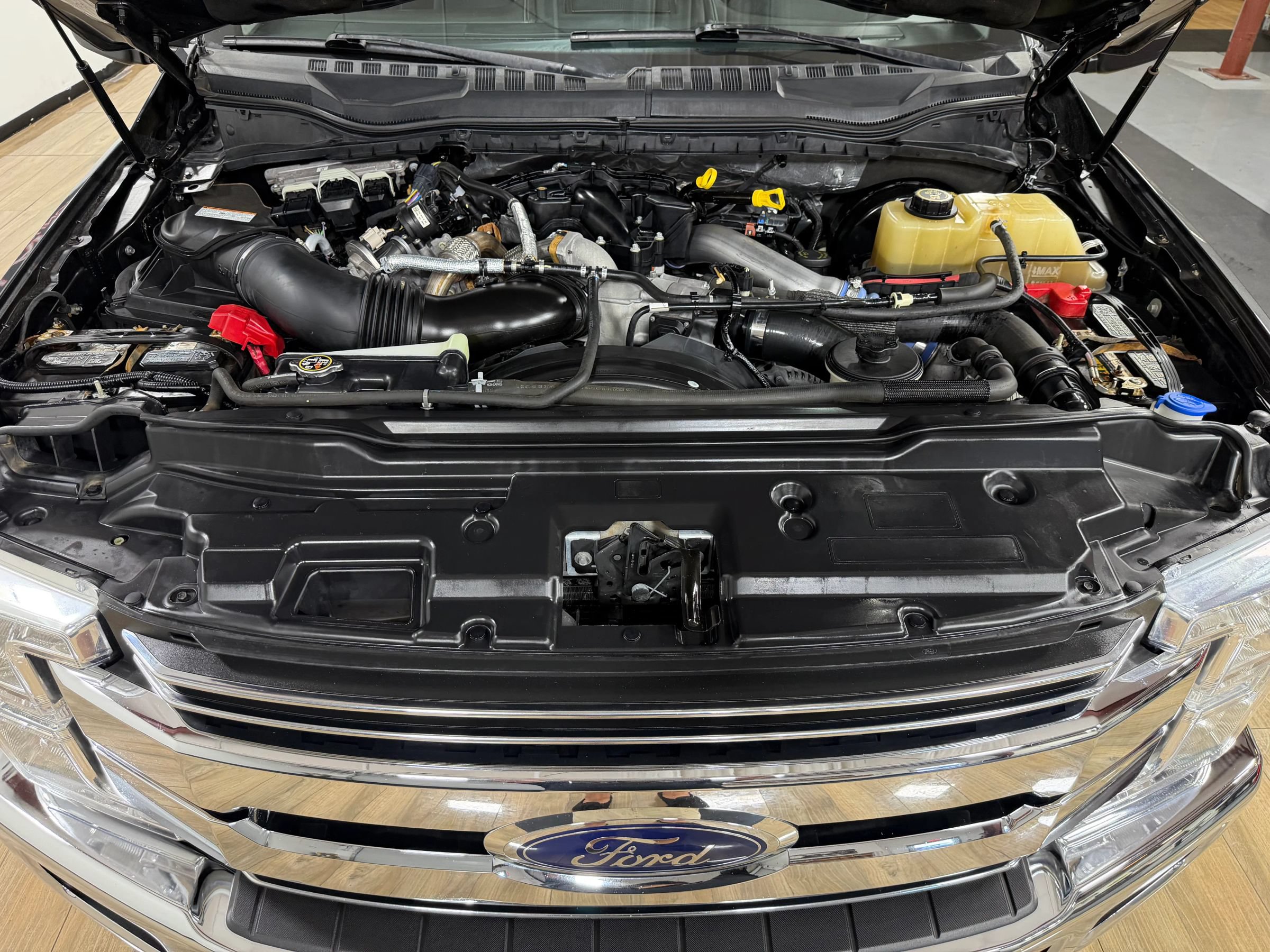 Used 2019 Ford F350 Lariat w/ Lariat Ultimate Package AWD/4WD image 11