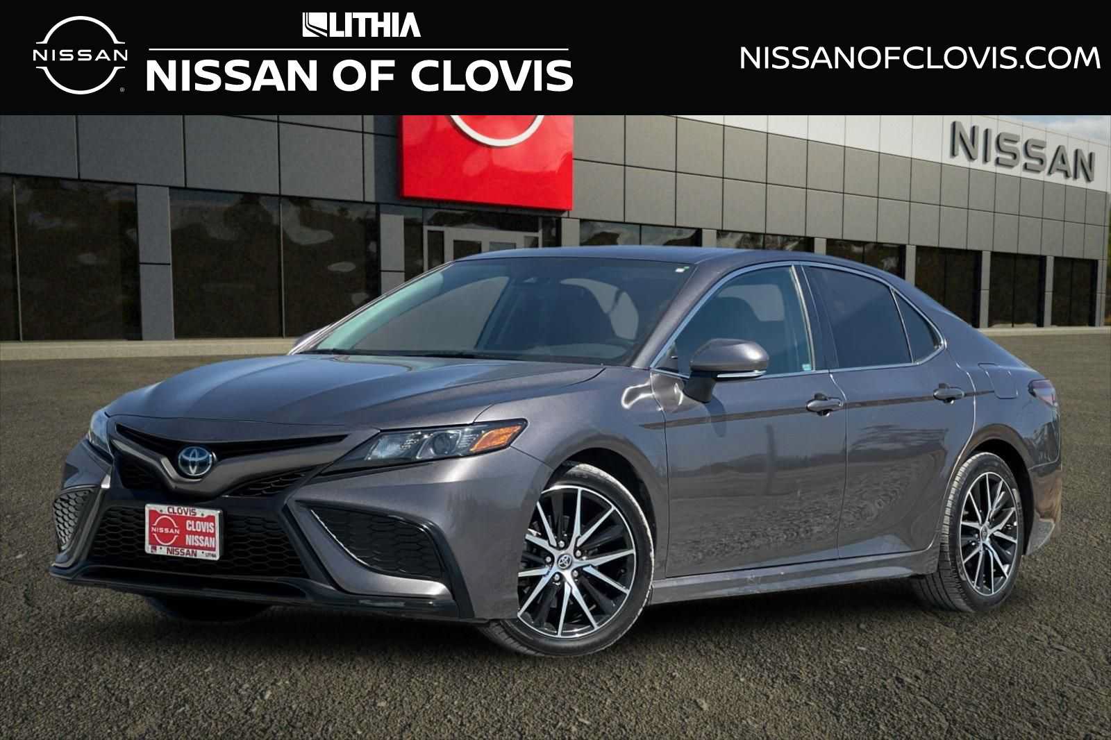Used 2022 Toyota Camry SE w/ Cold Weather Package FWD image 1