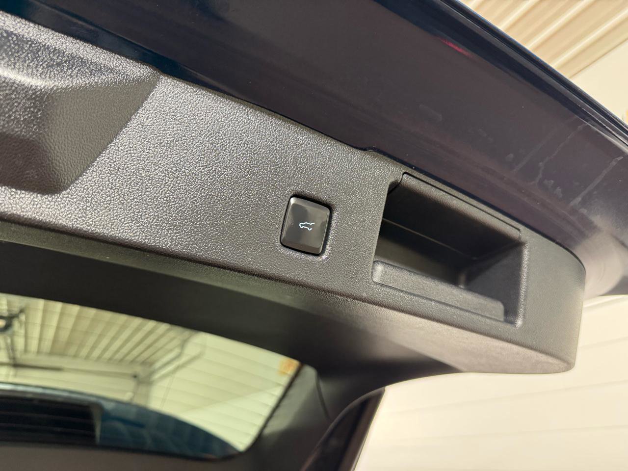 Used 2020 Ford Escape SEL image 33