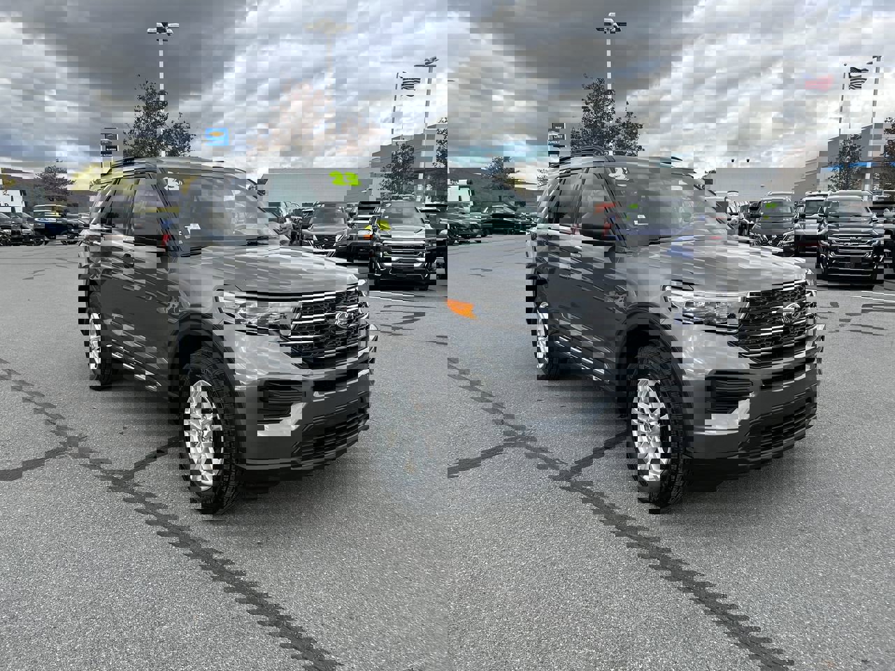 Used 2023 Ford Explorer XLT image 1