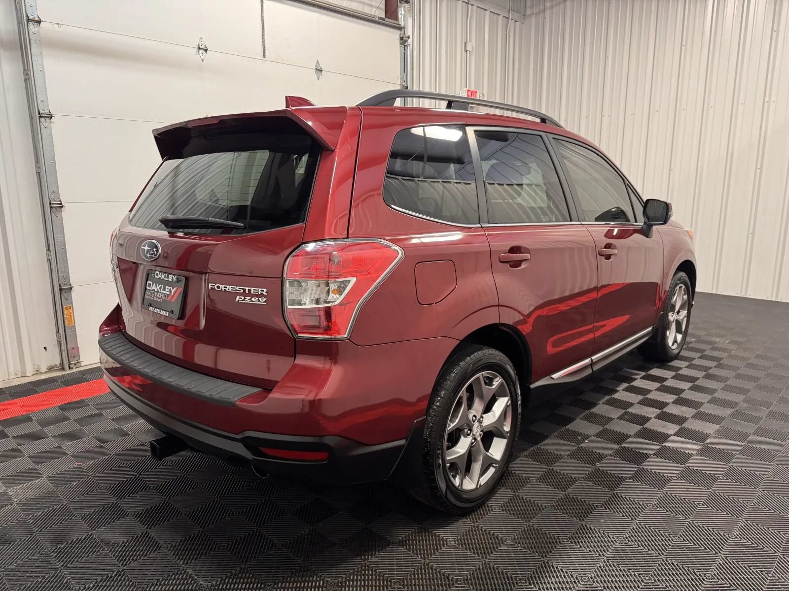 Used 2016 Subaru Forester 2.5i Touring w/ Popular Package #1 AWD/4WD image 4