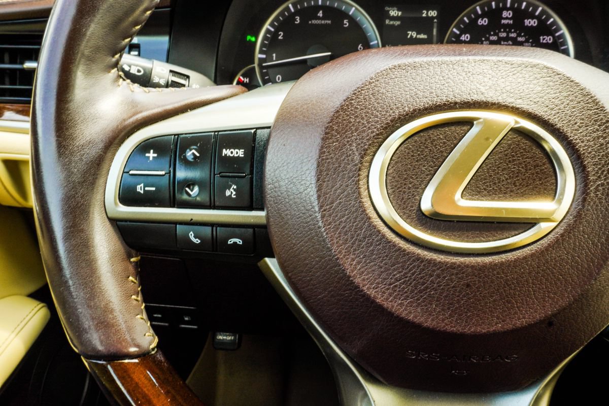 Used 2018 Lexus ES 350 w/ Ultra Luxury Package FWD image 33