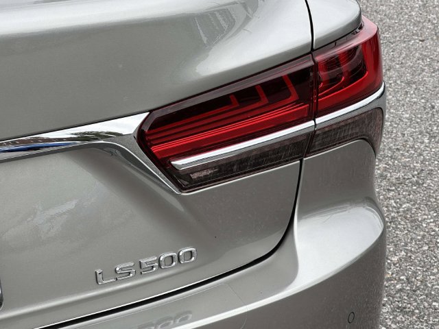 Used 2018 Lexus LS 500 w/ Luxury Package RWD image 30