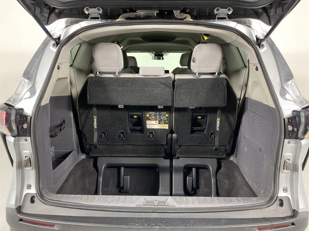 Used 2023 Toyota Sienna LE image 33