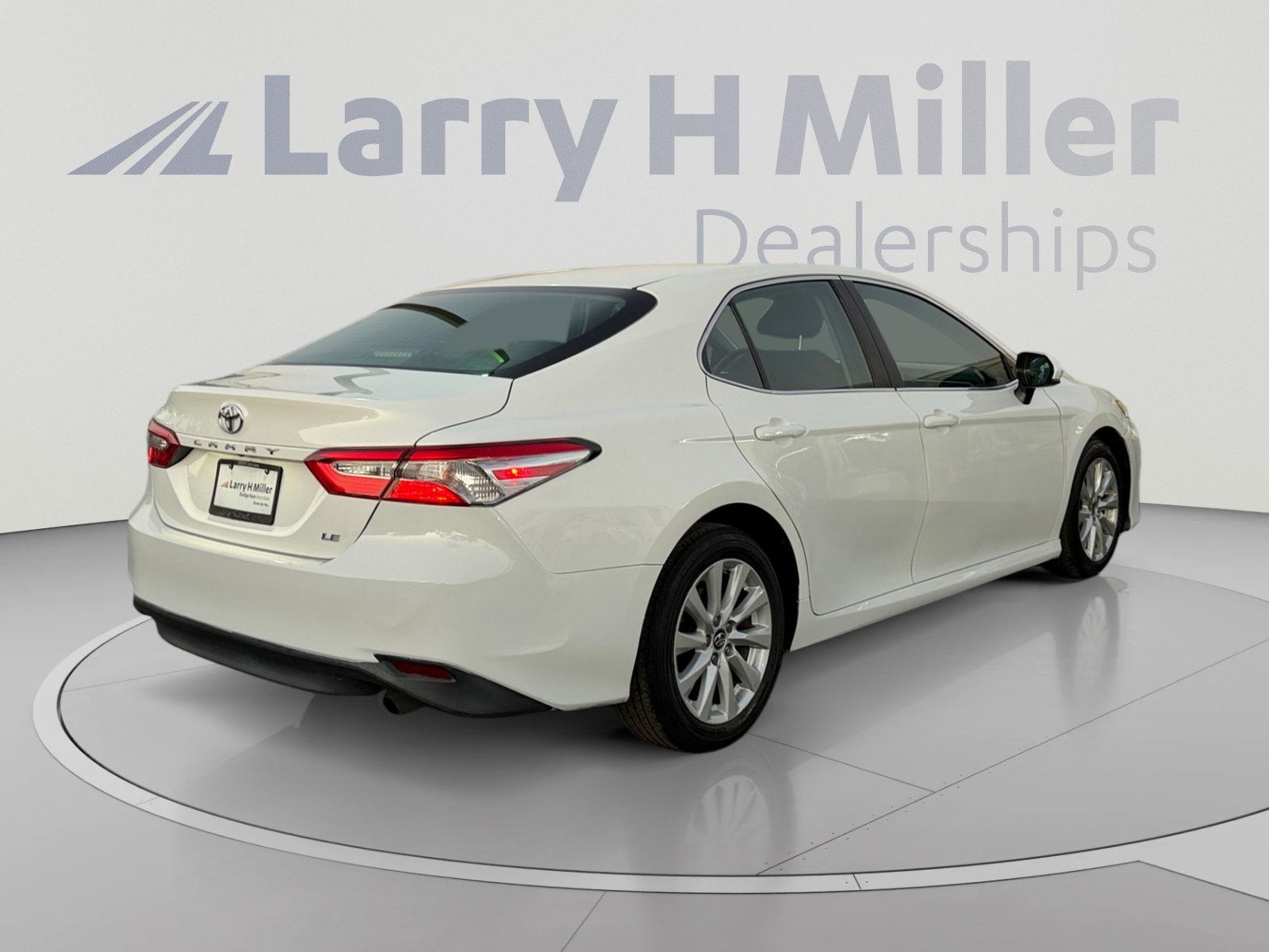 Used 2018 Toyota Camry LE FWD image 5