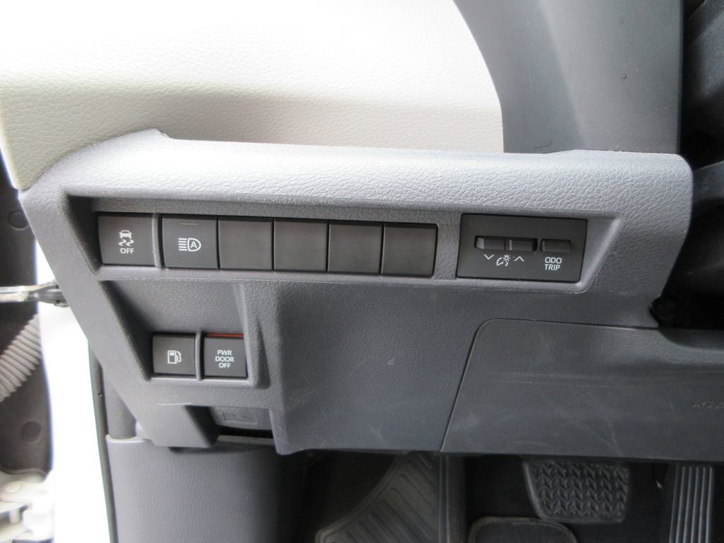 Used 2022 Toyota Sienna LE FWD image 22