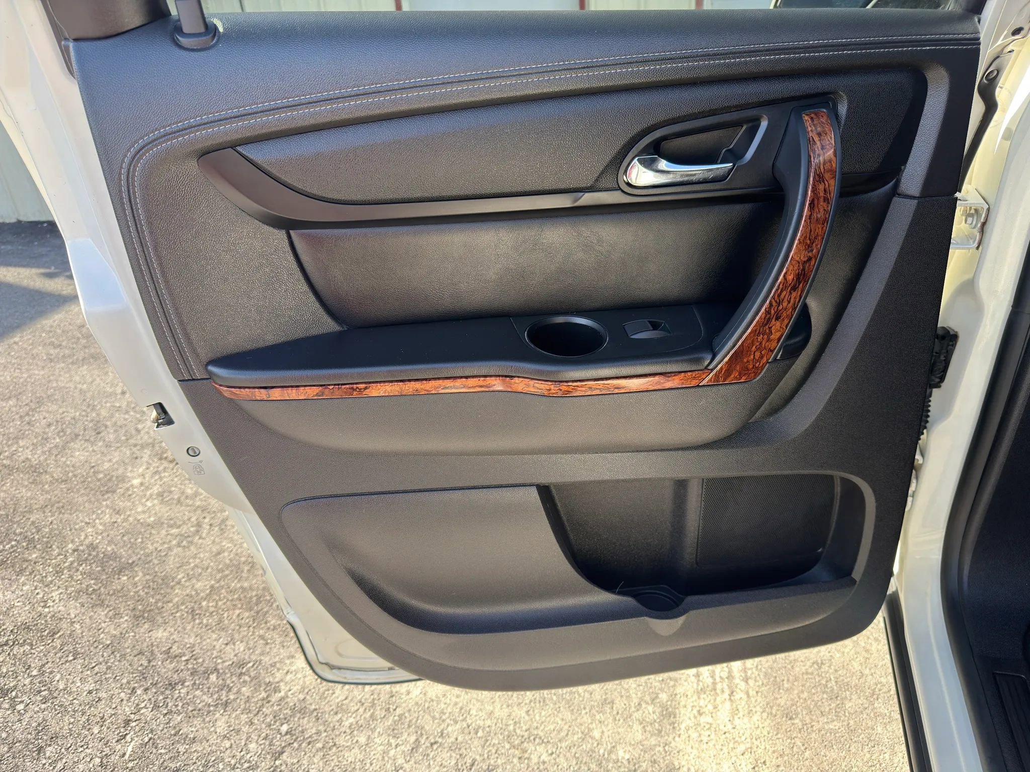 Used 2014 Chevrolet Traverse LTZ FWD image 7