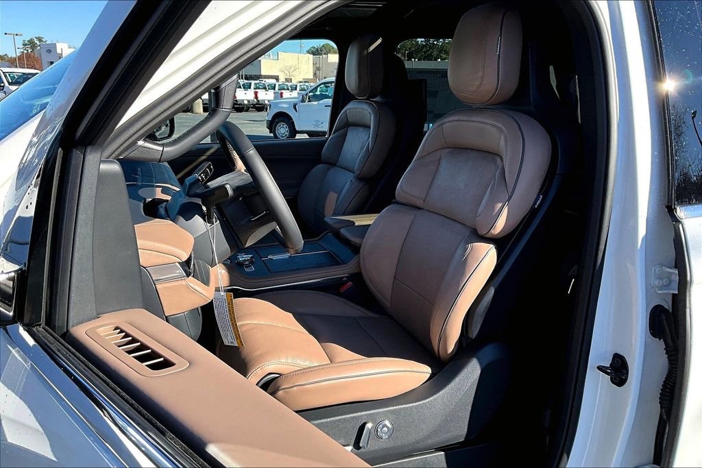 New 2025 Lincoln Navigator Black Label image 9