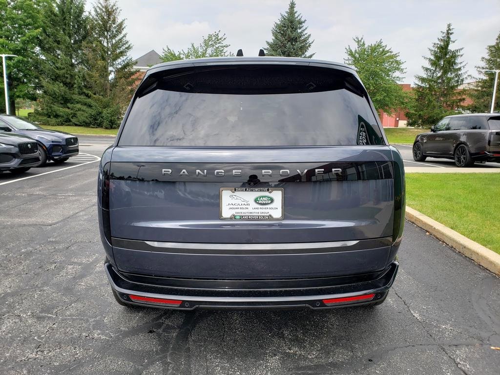 New 2025 Land Rover Range Rover Long Wheelbase SE image 6