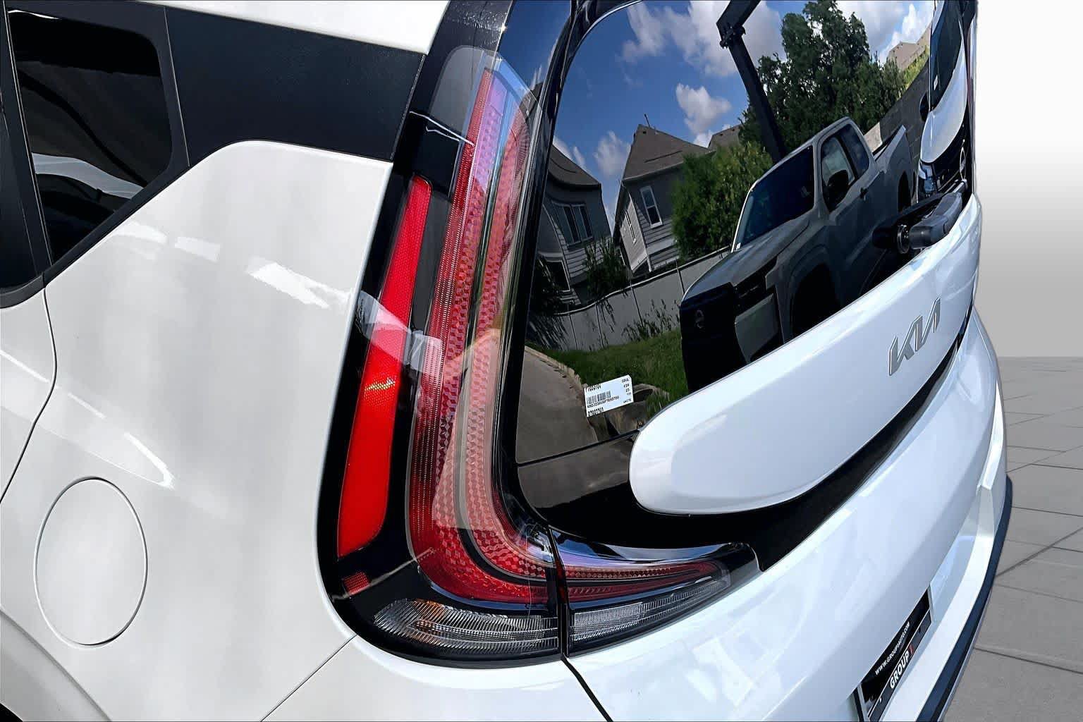 Used 2023 Kia Soul LX w/ Option Group 015 FWD image 28