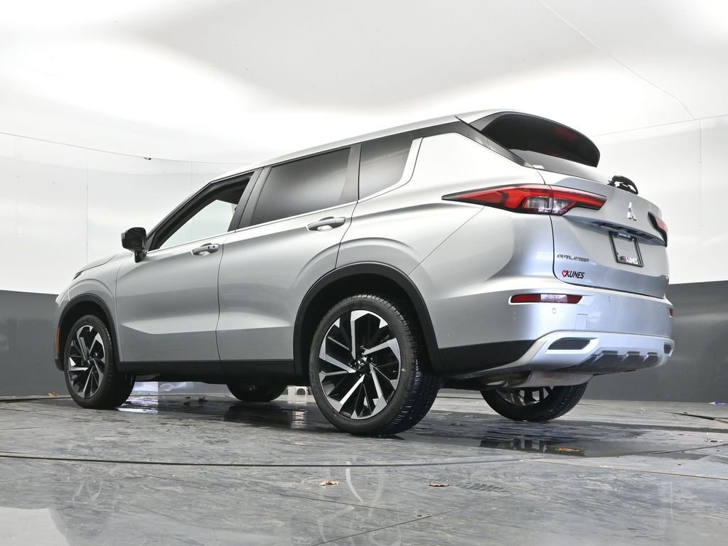 Used 2024 Mitsubishi Outlander SE image 50
