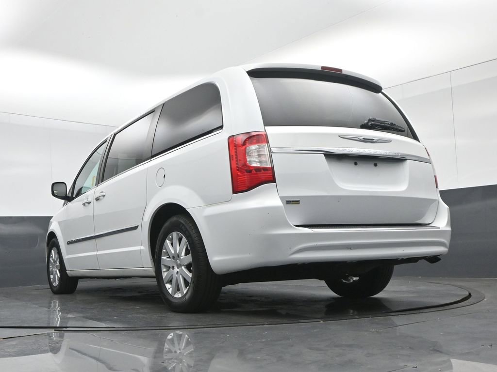 Used 2014 Chrysler Town & Country Touring image 60
