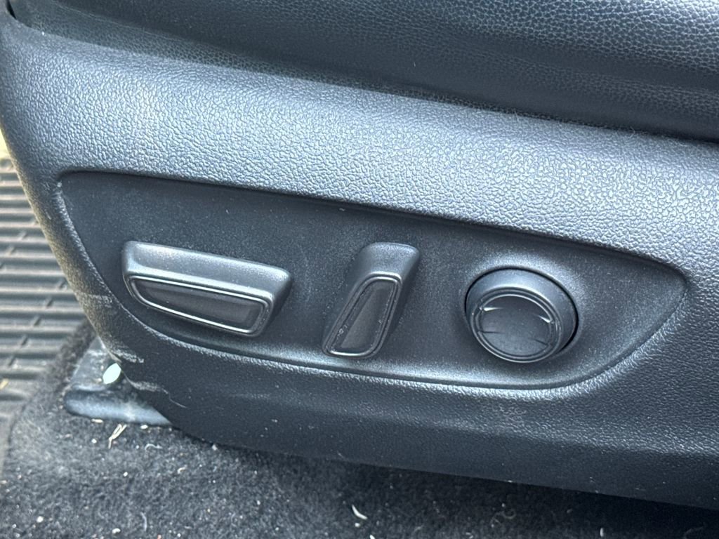 Used 2025 Toyota Highlander XLE image 49