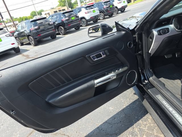 Used 2016 Ford Mustang Premium RWD image 10