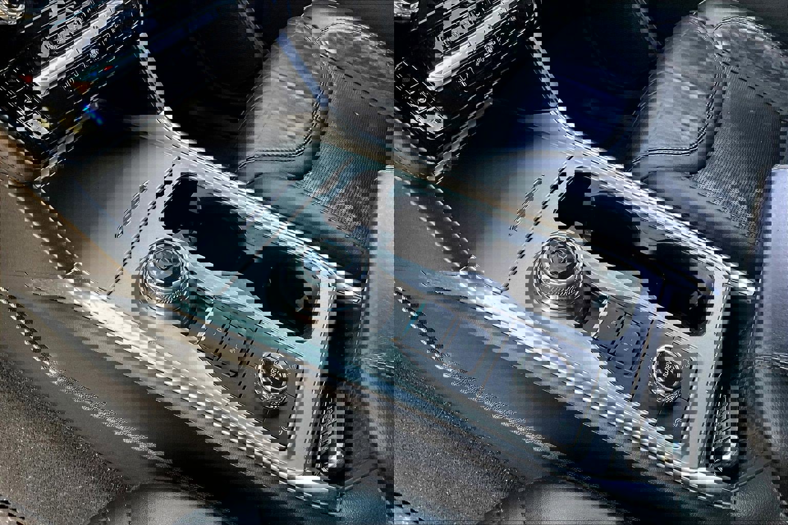 Used 2022 Ford Explorer Platinum w/ Technology Package image 17