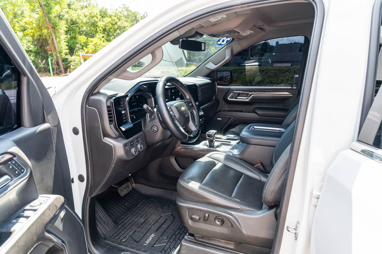 Used 2022 Chevrolet Silverado 1500 LTZ AWD/4WD image 18
