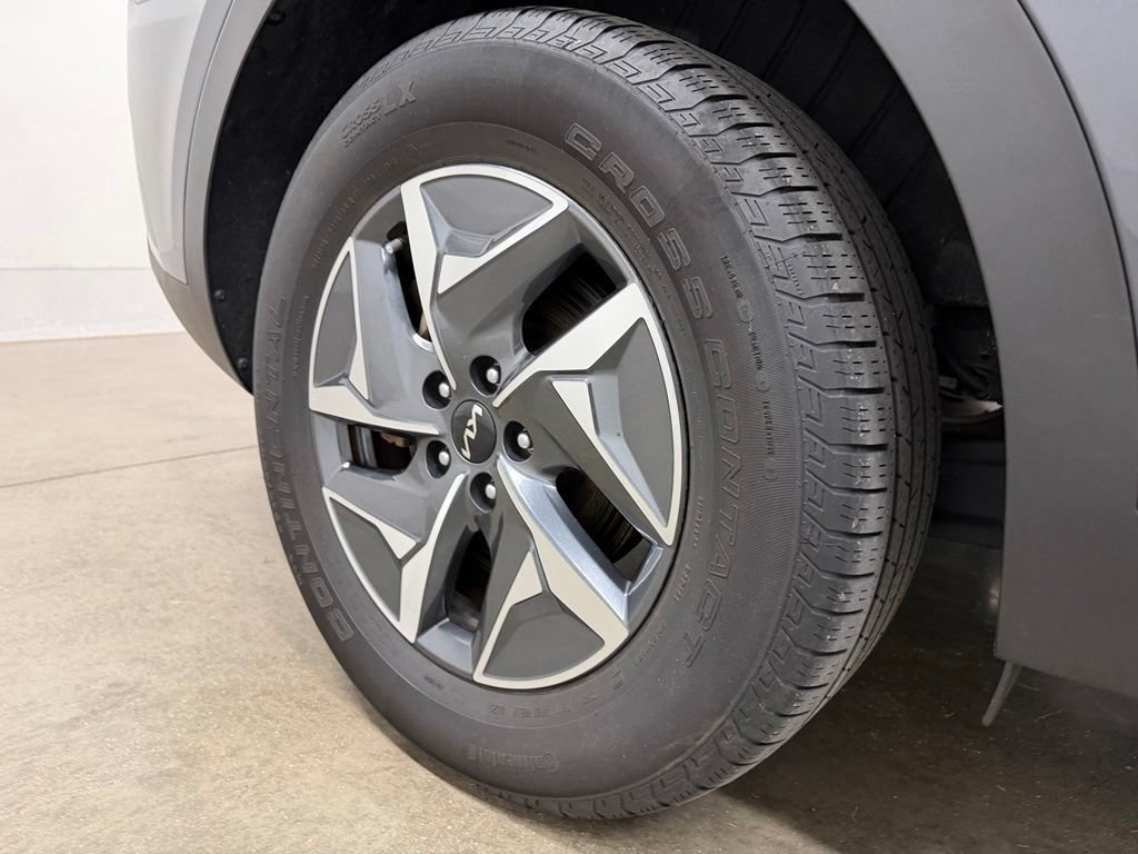 Used 2022 Kia Sorento S FWD image 9