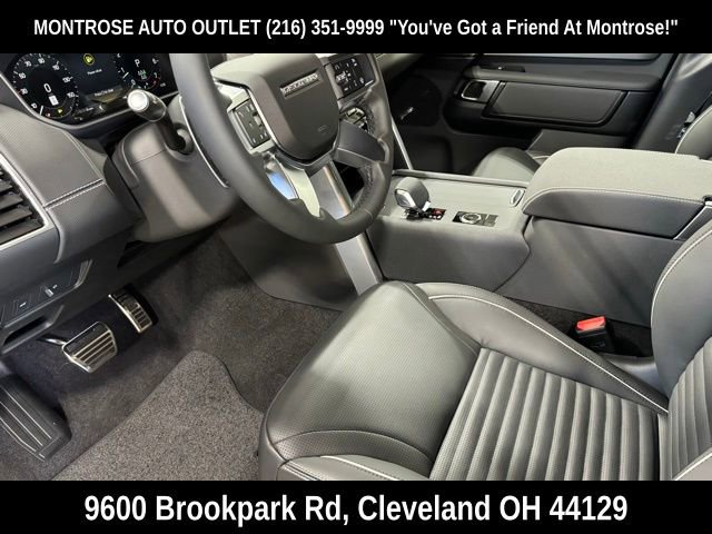 New 2024 Land Rover Discovery Dynamic SE image 11