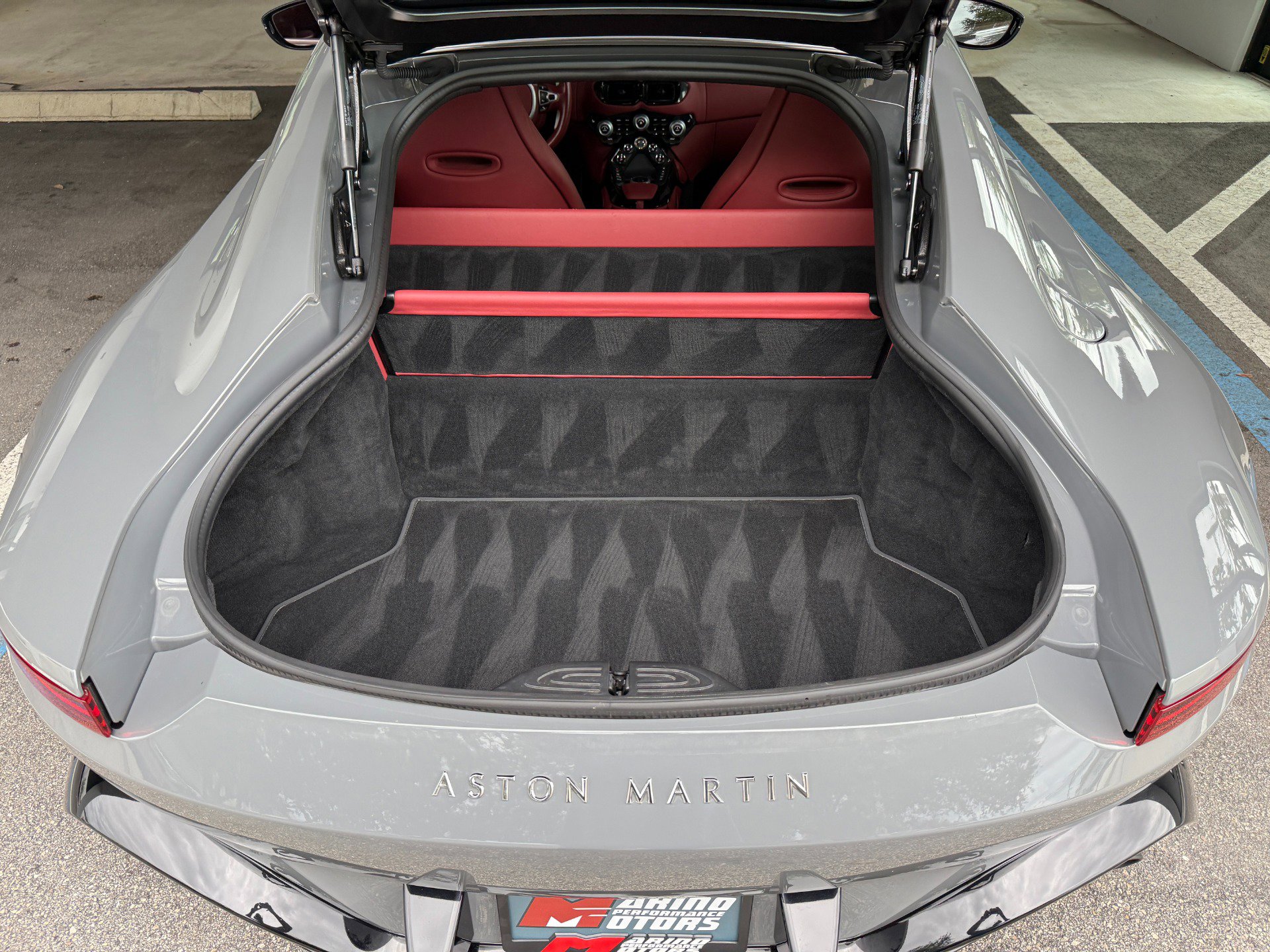 Used 2023 Aston Martin V8 Vantage Coupe image 35