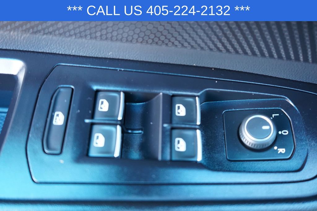 Used 2025 Volkswagen Atlas SE image 34