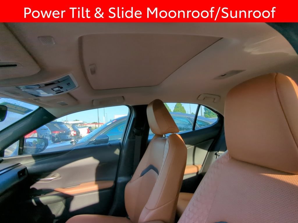 Used 2019 Lexus UX 250h AWD/4WD image 7
